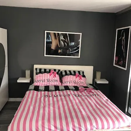 90, Heliopolis Fgh Au Village Naturiste אגדה